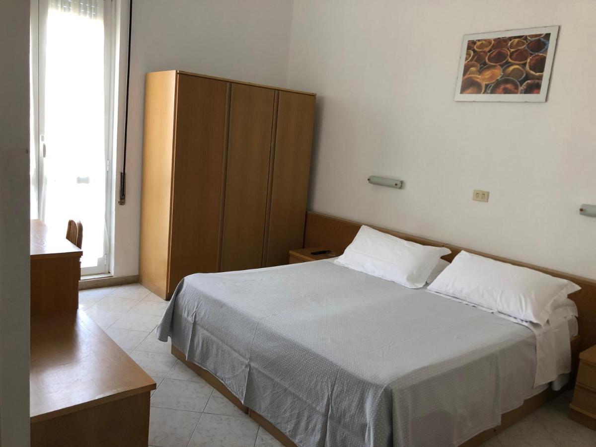 Hotel Valdinievole ลิโด ดิ กามาโยเร ภายนอก รูปภาพ