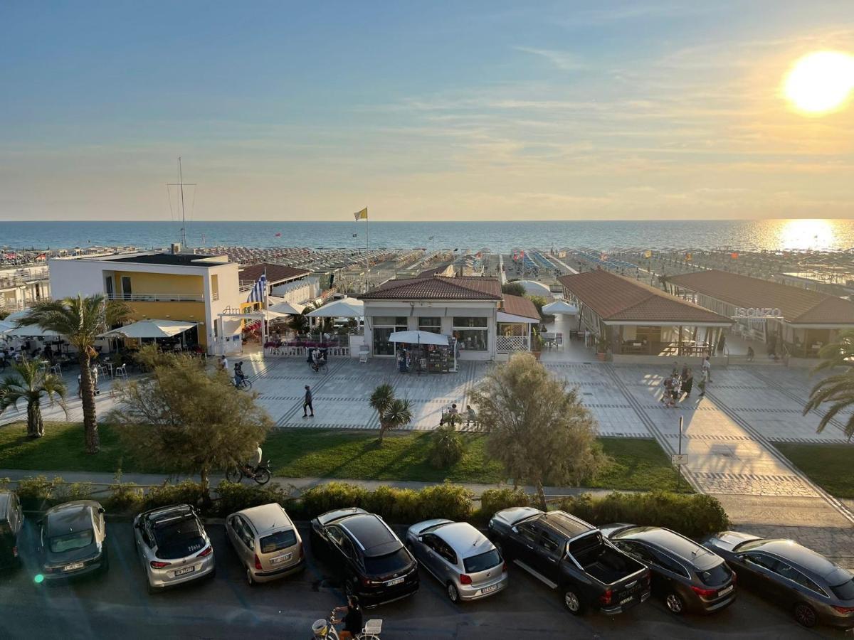 Hotel Valdinievole ลิโด ดิ กามาโยเร ภายนอก รูปภาพ