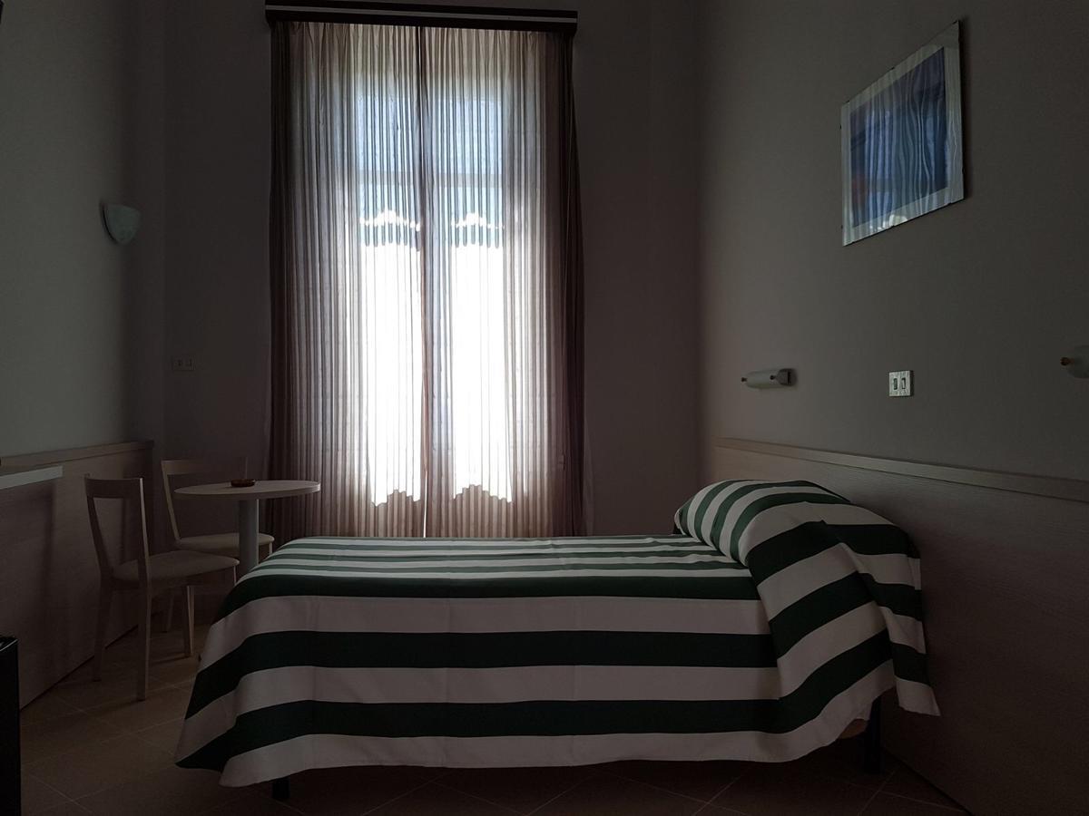 Hotel Valdinievole ลิโด ดิ กามาโยเร ภายนอก รูปภาพ