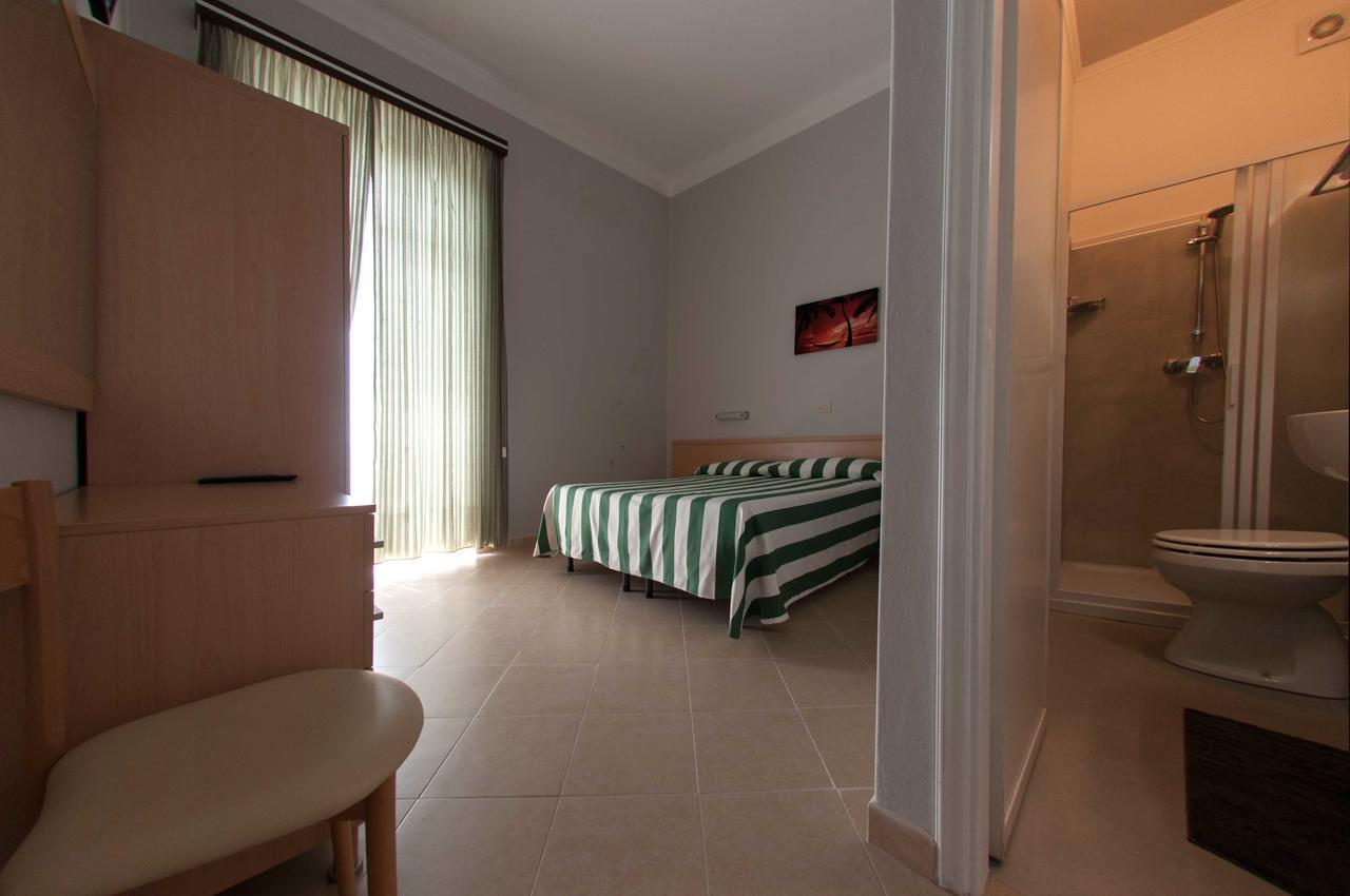 Hotel Valdinievole ลิโด ดิ กามาโยเร ภายนอก รูปภาพ