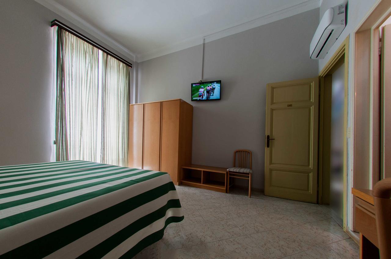 Hotel Valdinievole ลิโด ดิ กามาโยเร ภายนอก รูปภาพ