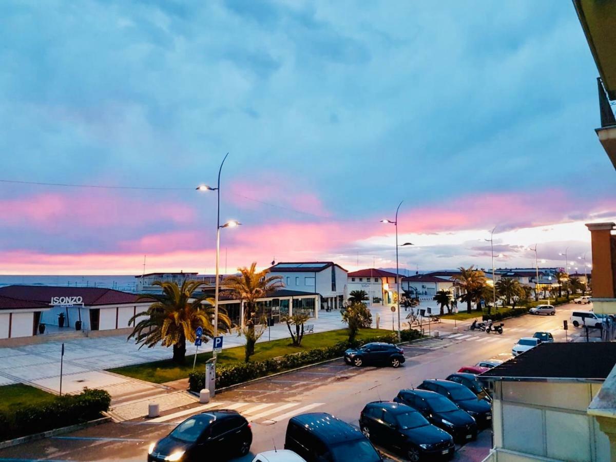 Hotel Valdinievole ลิโด ดิ กามาโยเร ภายนอก รูปภาพ