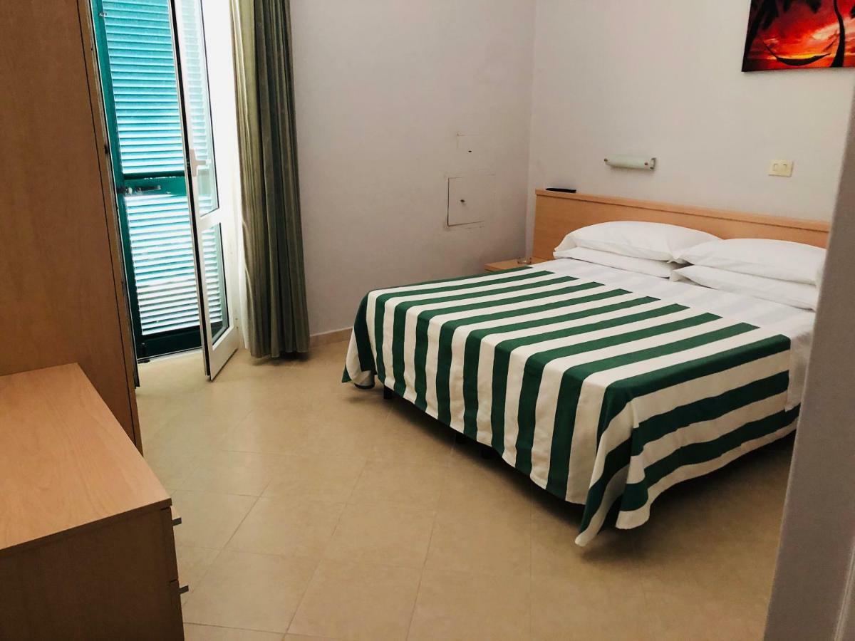 Hotel Valdinievole ลิโด ดิ กามาโยเร ภายนอก รูปภาพ